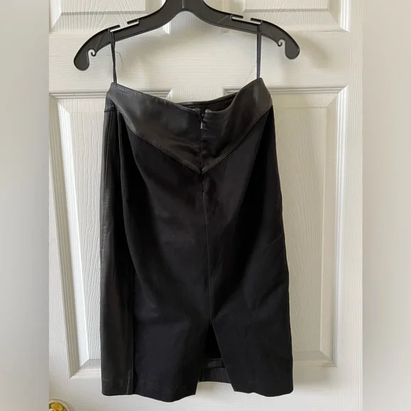 Women’s Size 4 Reiss Black Leather and Cotton Skirt with slit in the back - Picture 8 of 11